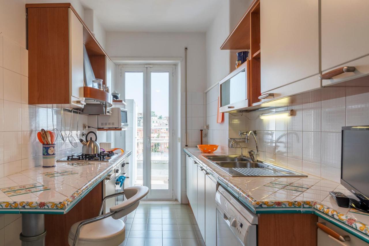 Roomy And Bright Apartment With Terrace Rom Exterior foto
